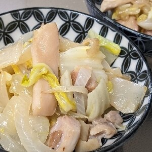 新玉ねぎと春キャベツ鶏むね肉のガーリック塩炒め